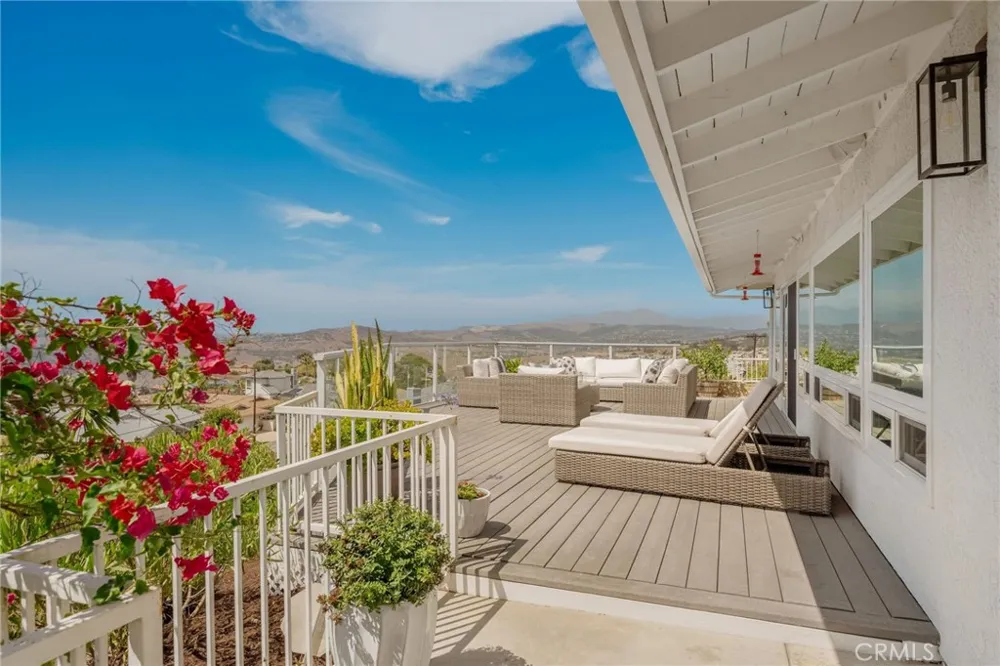 609 Avenida Teresa San Clemente, CA 92672