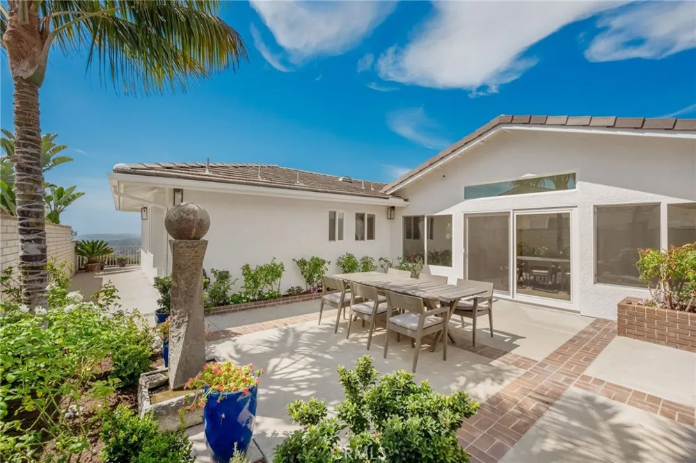 609 Avenida Teresa San Clemente, CA 92672