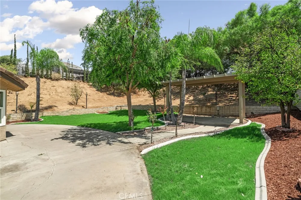 2110 S Glenwood Colton, CA 92324