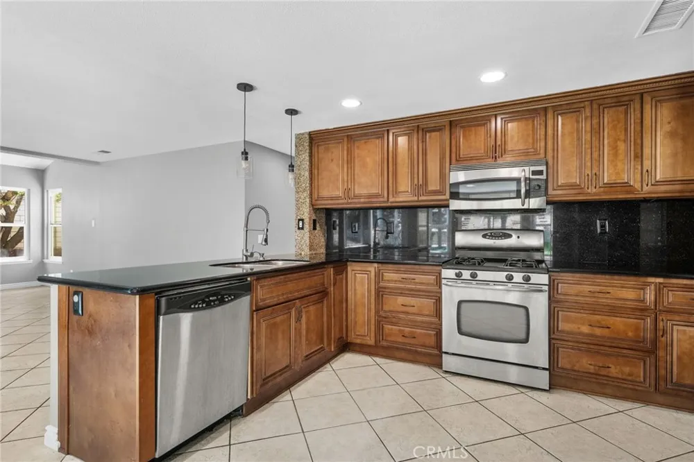 2110 S Glenwood Colton, CA 92324