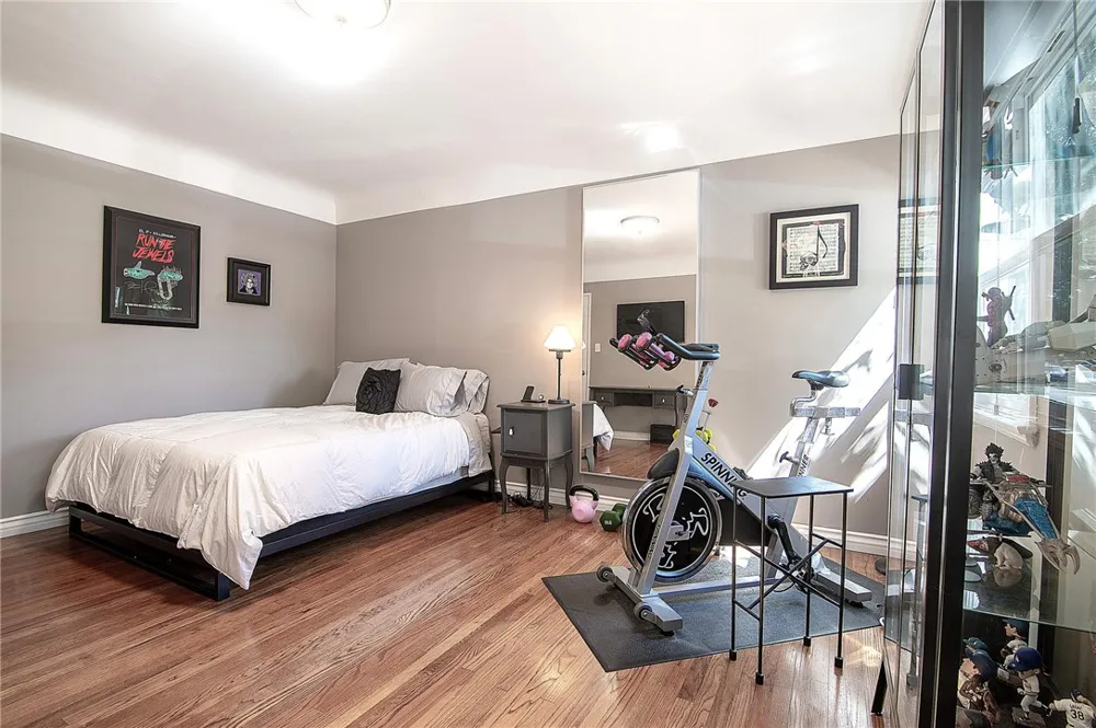 10703 Collins Street North Hollywood, CA 91601