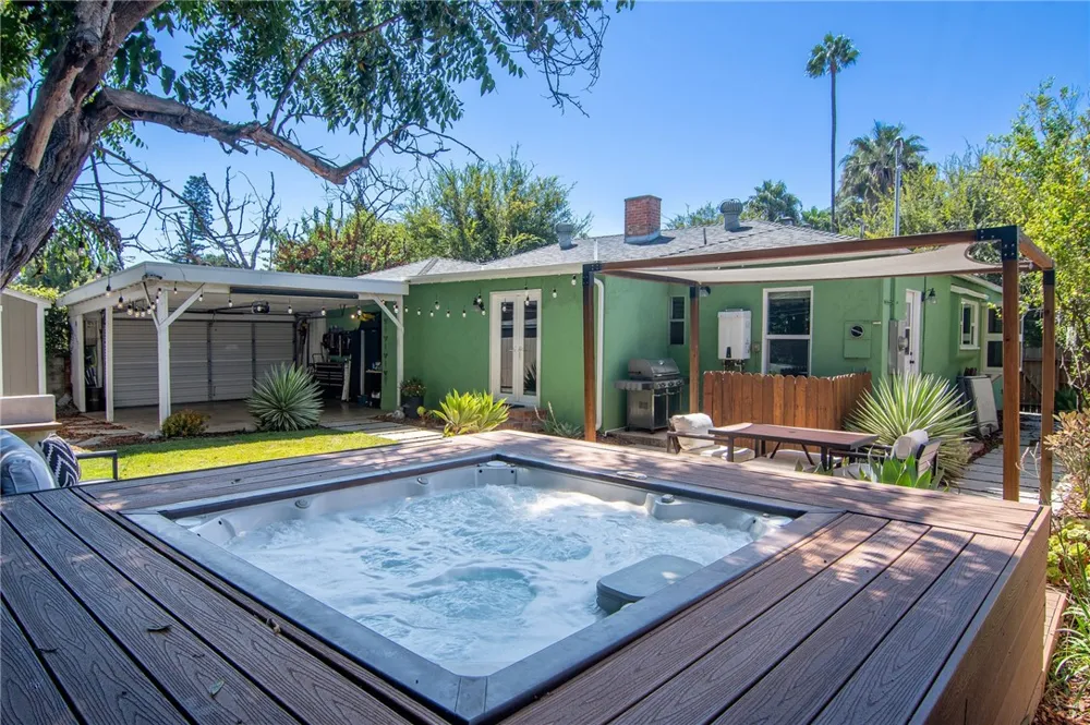 10703 Collins Street North Hollywood, CA 91601