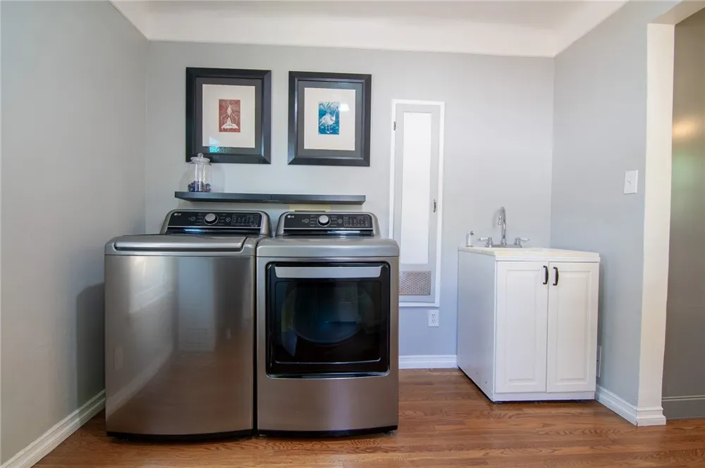 10703 Collins Street North Hollywood, CA 91601