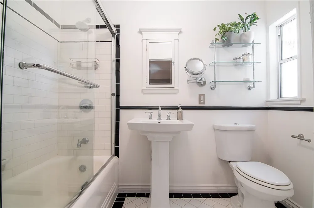 10703 Collins Street North Hollywood, CA 91601