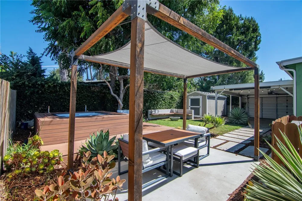 10703 Collins Street North Hollywood, CA 91601