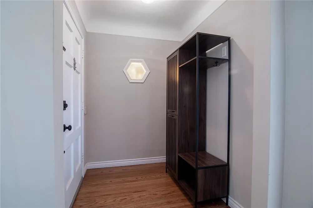 10703 Collins Street North Hollywood, CA 91601