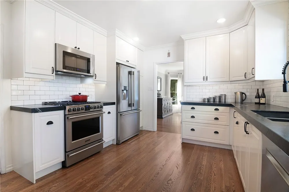 10703 Collins Street North Hollywood, CA 91601