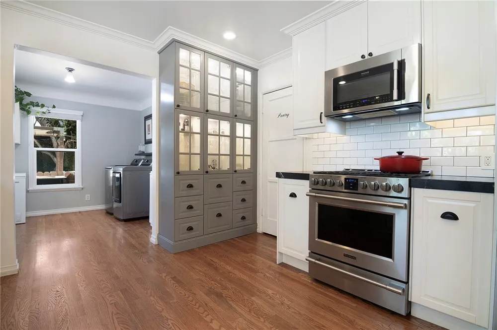 10703 Collins Street North Hollywood, CA 91601