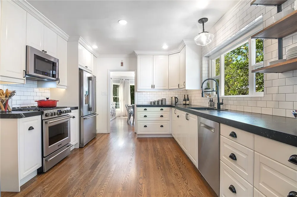 10703 Collins Street North Hollywood, CA 91601
