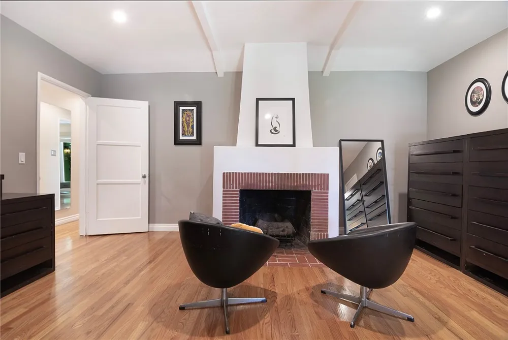 10703 Collins Street North Hollywood, CA 91601