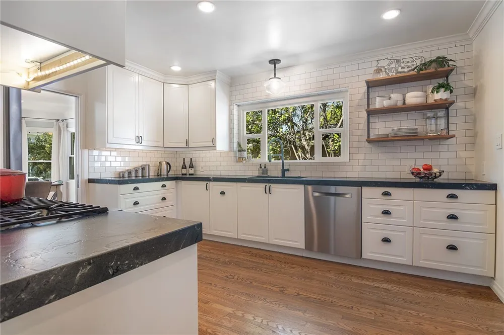10703 Collins Street North Hollywood, CA 91601