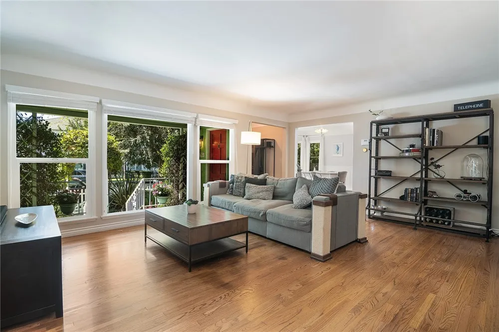 10703 Collins Street North Hollywood, CA 91601