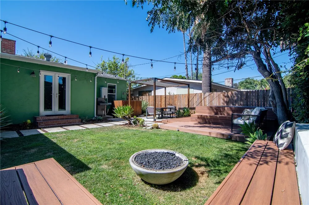 10703 Collins Street North Hollywood, CA 91601