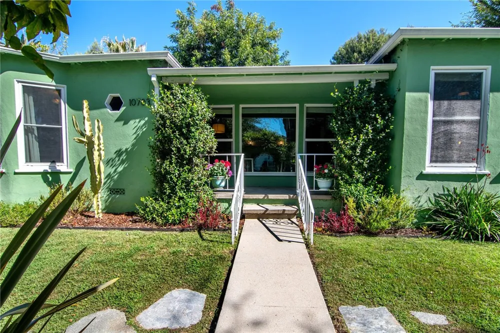 10703 Collins Street North Hollywood, CA 91601