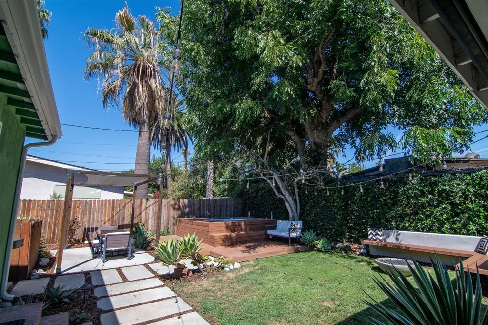 10703 Collins Street North Hollywood, CA 91601