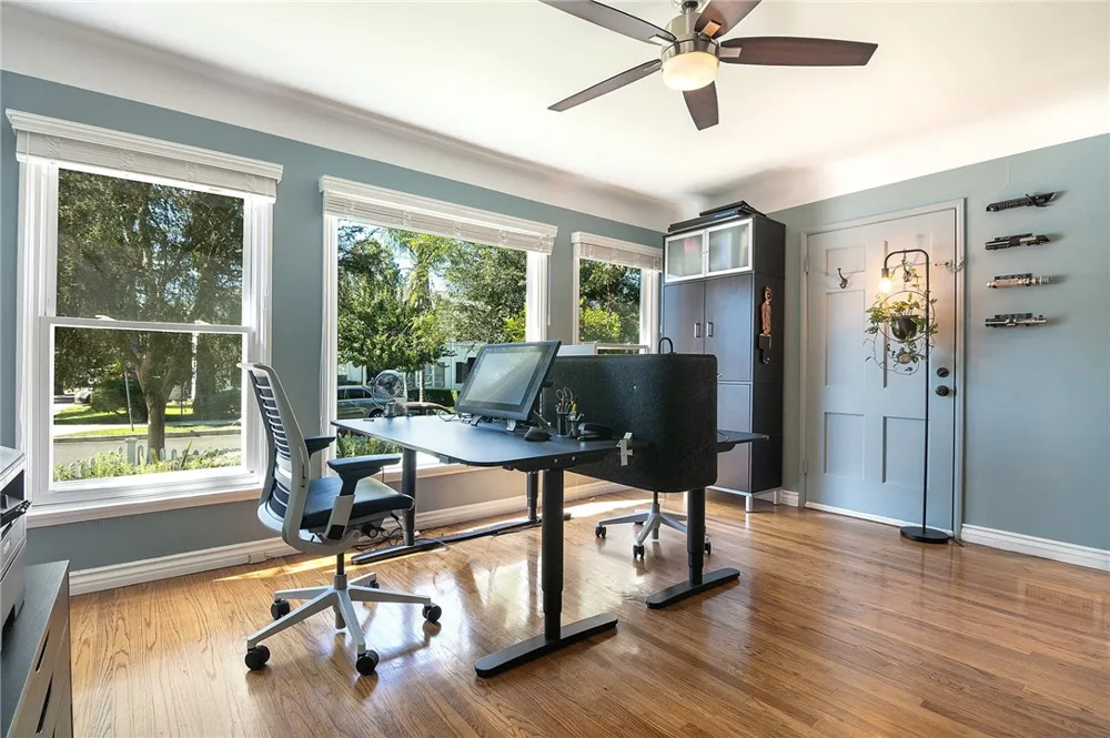 10703 Collins Street North Hollywood, CA 91601