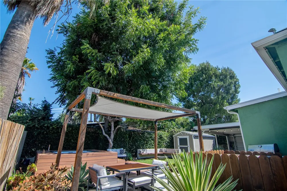10703 Collins Street North Hollywood, CA 91601