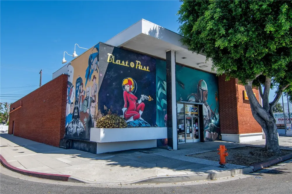 10703 Collins Street North Hollywood, CA 91601