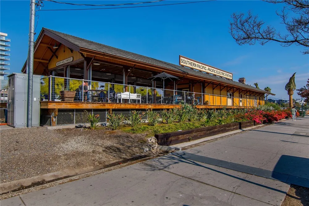 10703 Collins Street North Hollywood, CA 91601