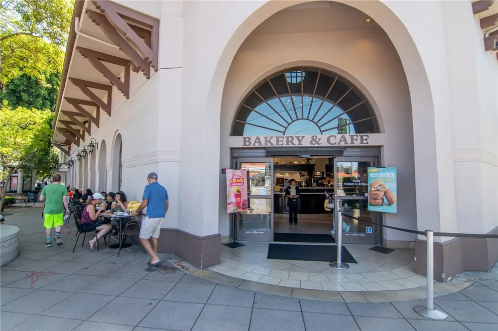 10703 Collins Street North Hollywood, CA 91601