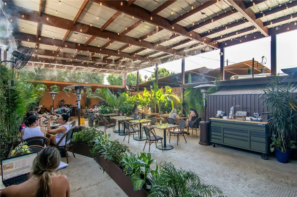10703 Collins Street North Hollywood, CA 91601