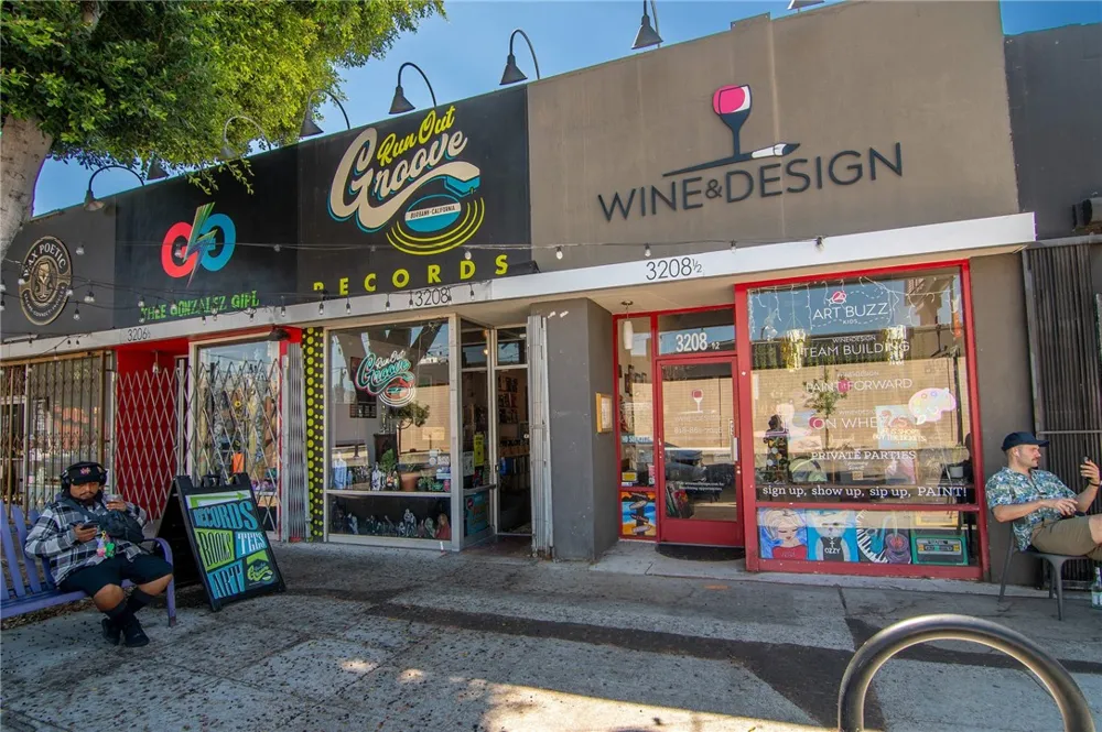 10703 Collins Street North Hollywood, CA 91601