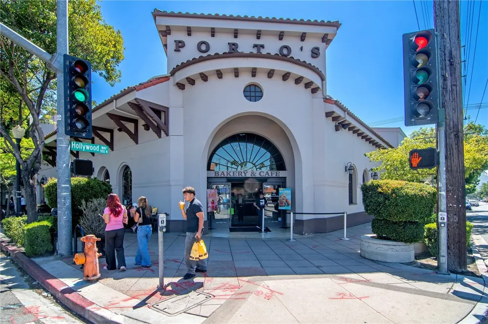 10703 Collins Street North Hollywood, CA 91601