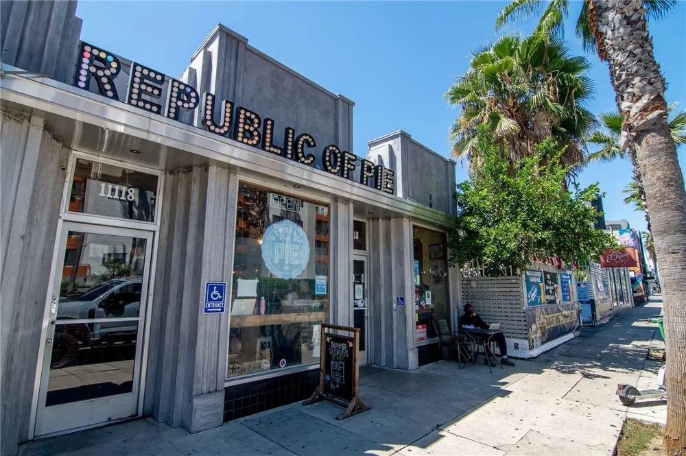 10703 Collins Street North Hollywood, CA 91601