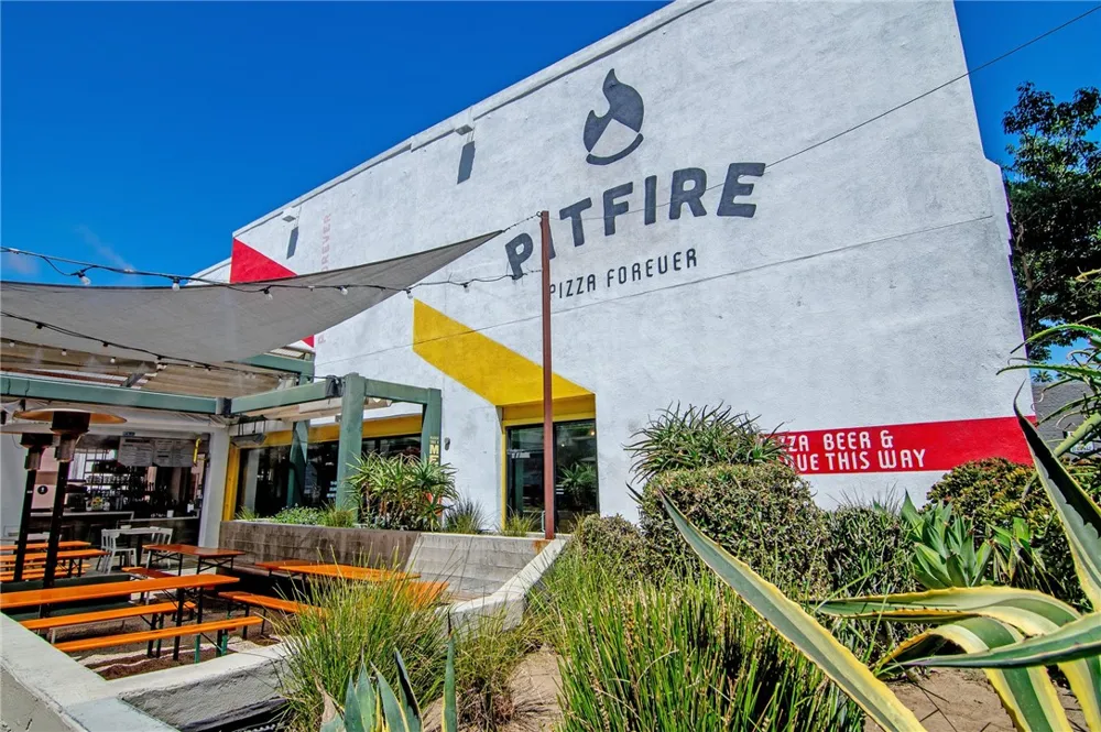 10703 Collins Street North Hollywood, CA 91601