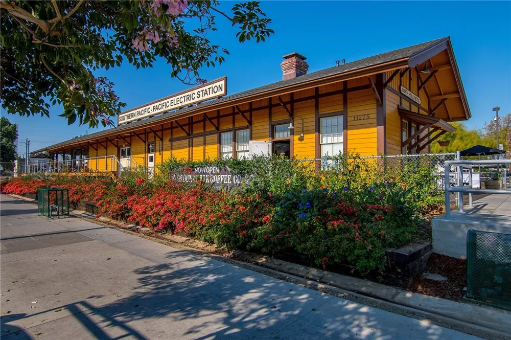 10703 Collins Street North Hollywood, CA 91601