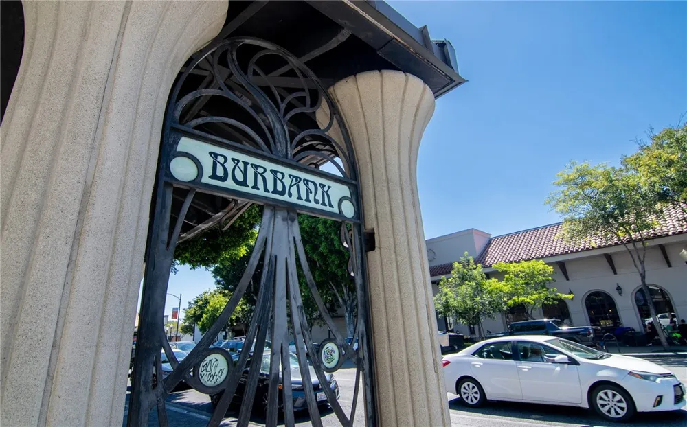 10703 Collins Street North Hollywood, CA 91601
