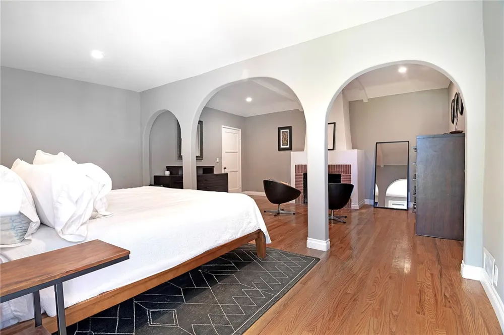 10703 Collins Street North Hollywood, CA 91601