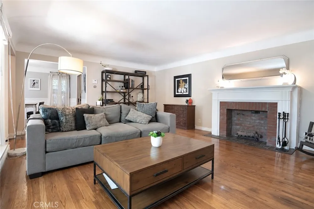 10703 Collins Street North Hollywood, CA 91601