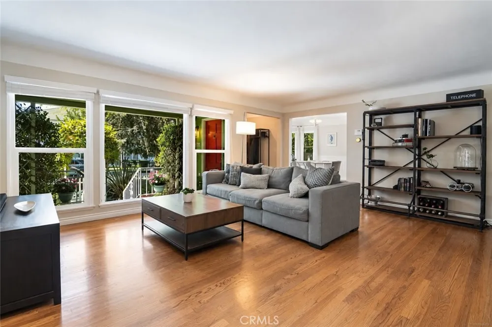 10703 Collins Street North Hollywood, CA 91601