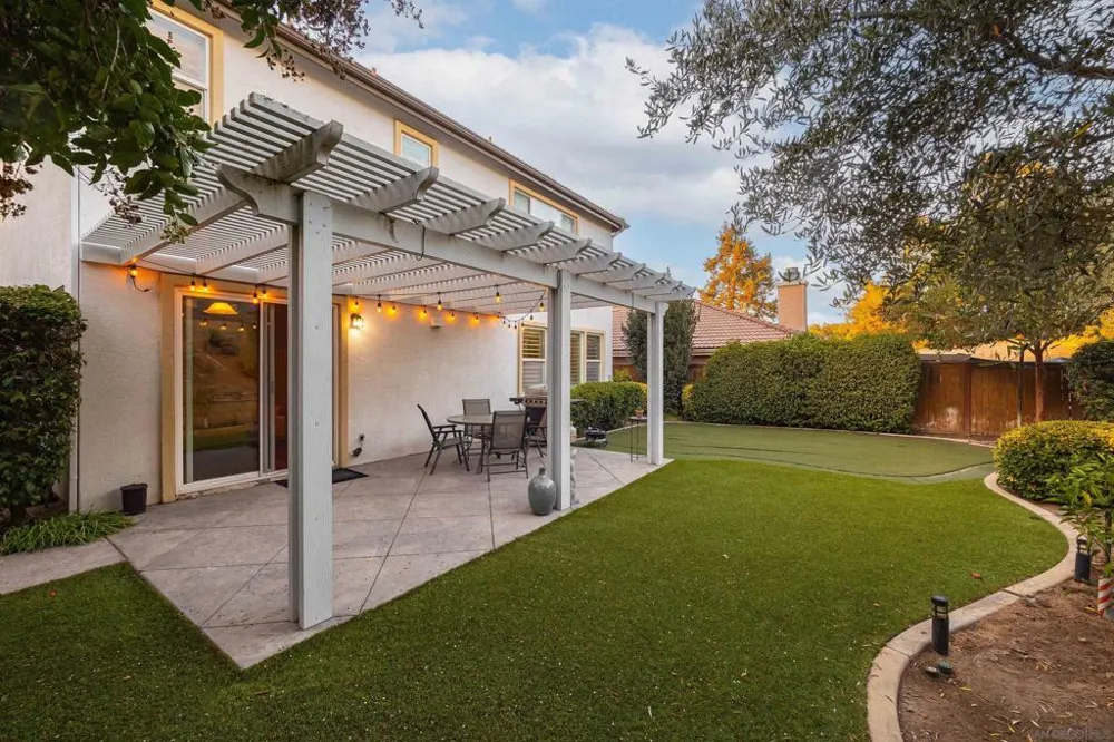 10287 Spruce Woodlands Way Escondido, CA 92026