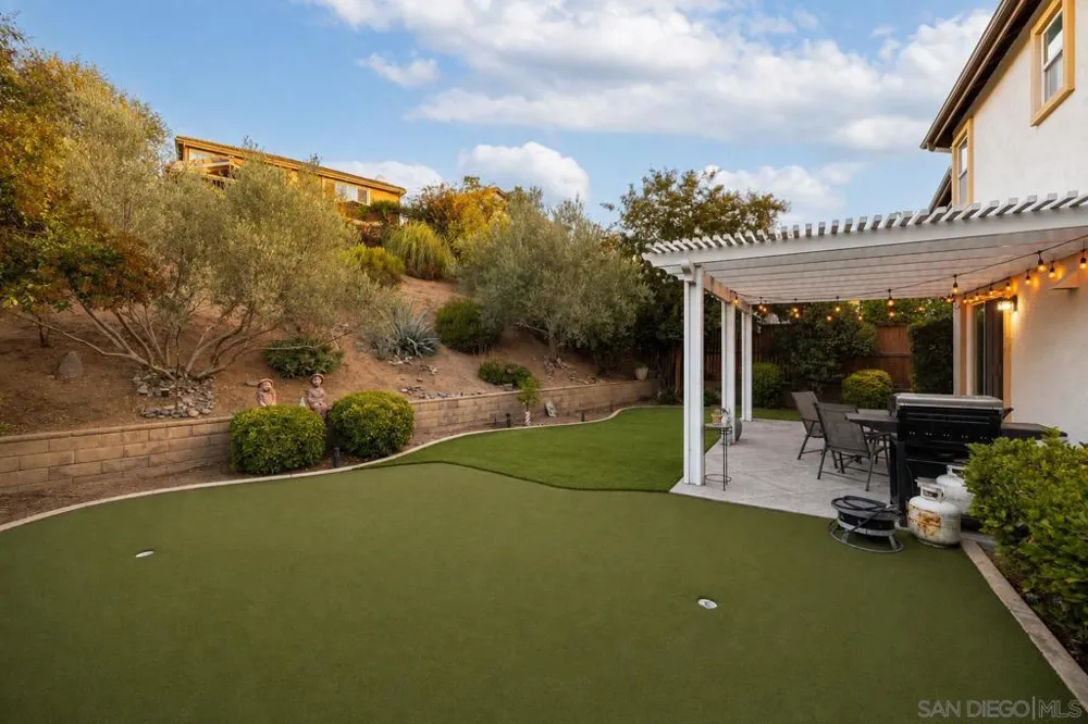 10287 Spruce Woodlands Way Escondido, CA 92026