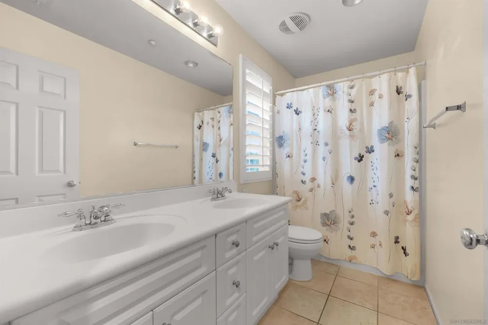 10287 Spruce Woodlands Way Escondido, CA 92026
