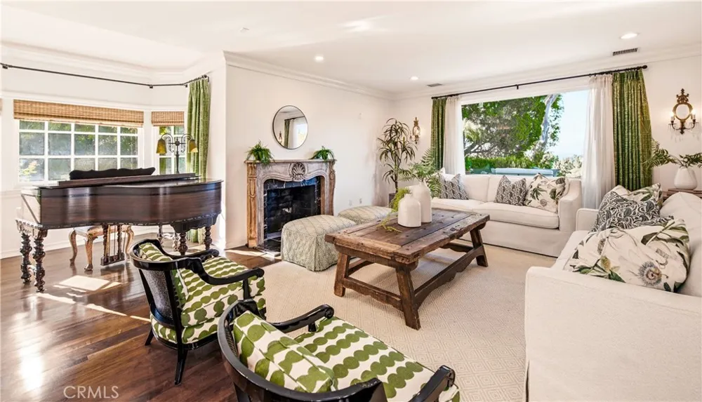 19501 Weeburn Court Tarzana, CA 91356