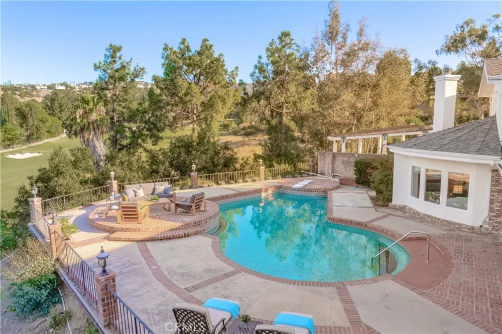 19501 Weeburn Court Tarzana, CA 91356