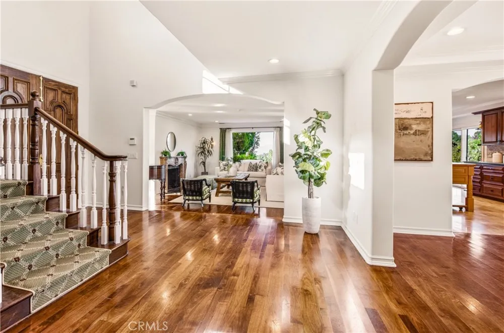 19501 Weeburn Court Tarzana, CA 91356