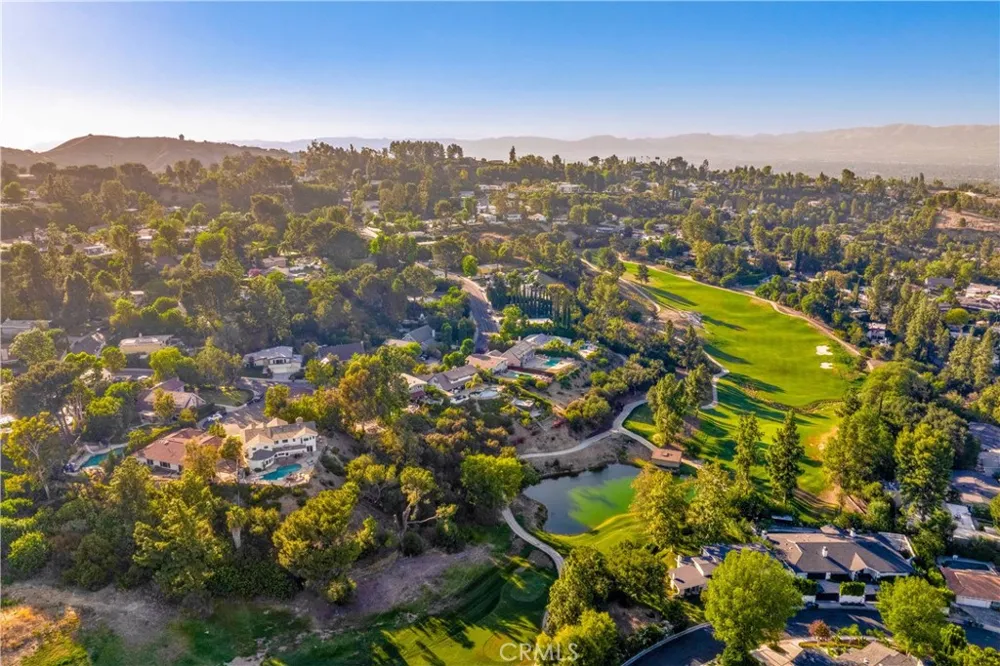 19501 Weeburn Court Tarzana, CA 91356