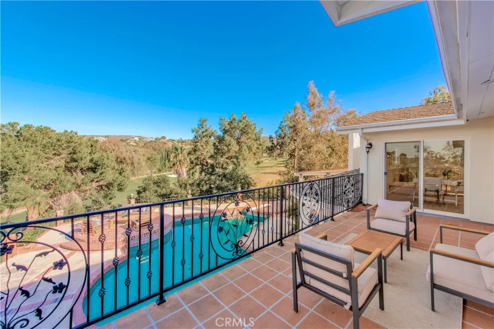 19501 Weeburn Court Tarzana, CA 91356
