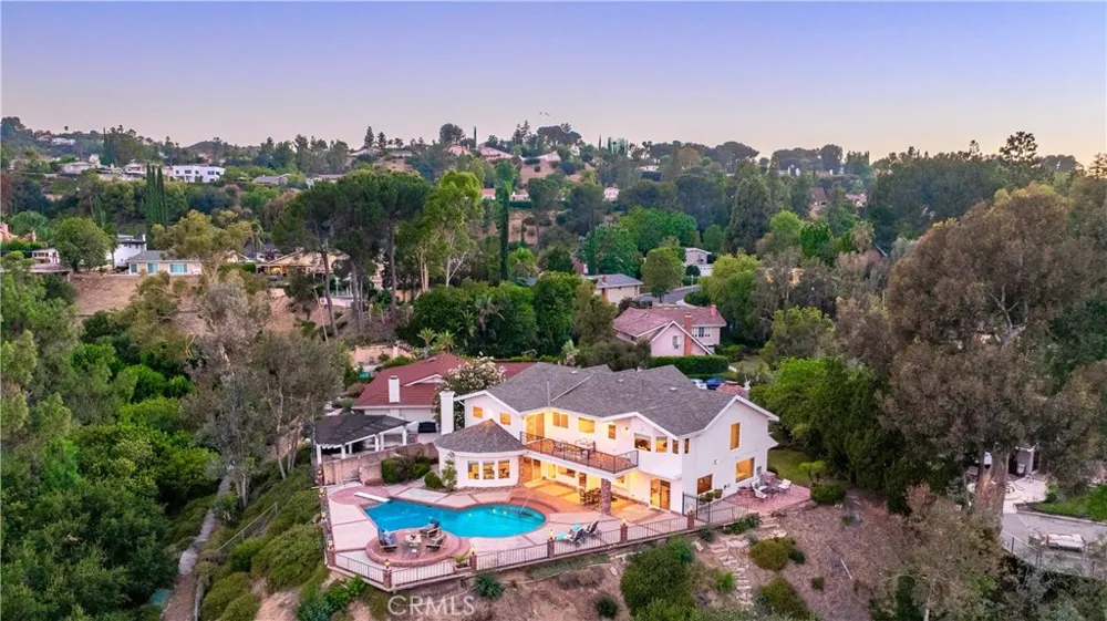 19501 Weeburn Court Tarzana, CA 91356