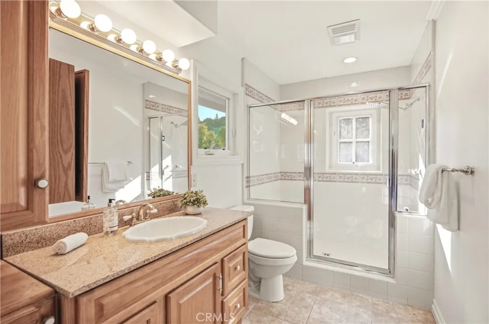 19501 Weeburn Court Tarzana, CA 91356