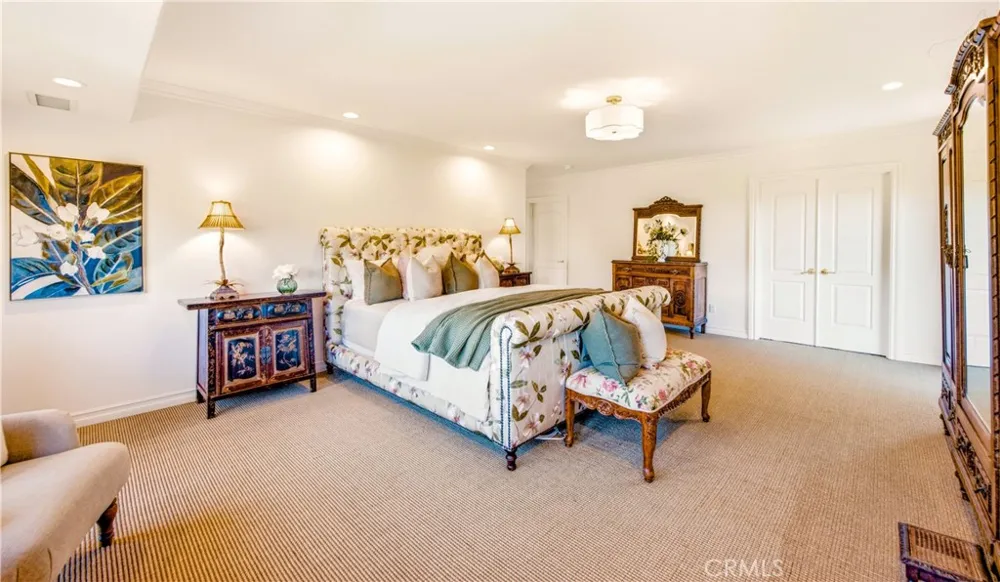 19501 Weeburn Court Tarzana, CA 91356