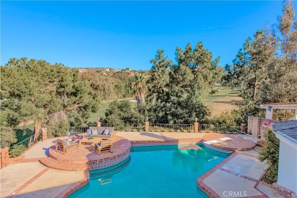 19501 Weeburn Court Tarzana, CA 91356