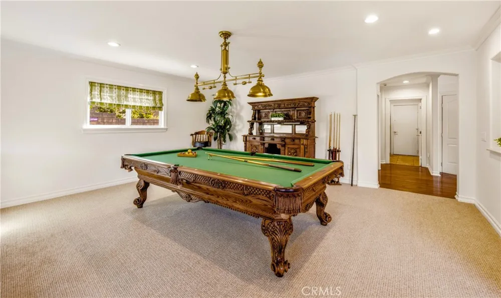 19501 Weeburn Court Tarzana, CA 91356