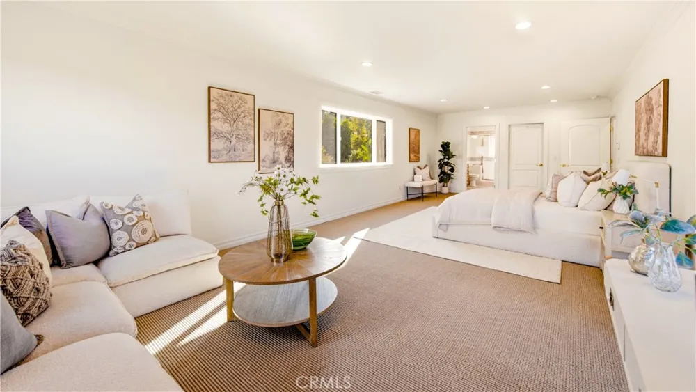 19501 Weeburn Court Tarzana, CA 91356