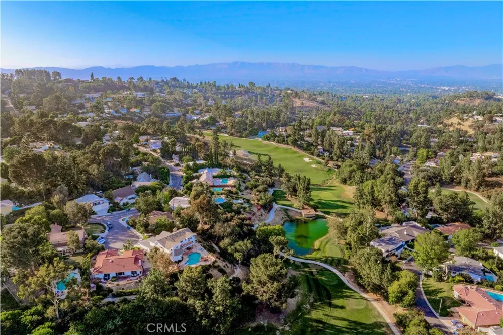 19501 Weeburn Court Tarzana, CA 91356