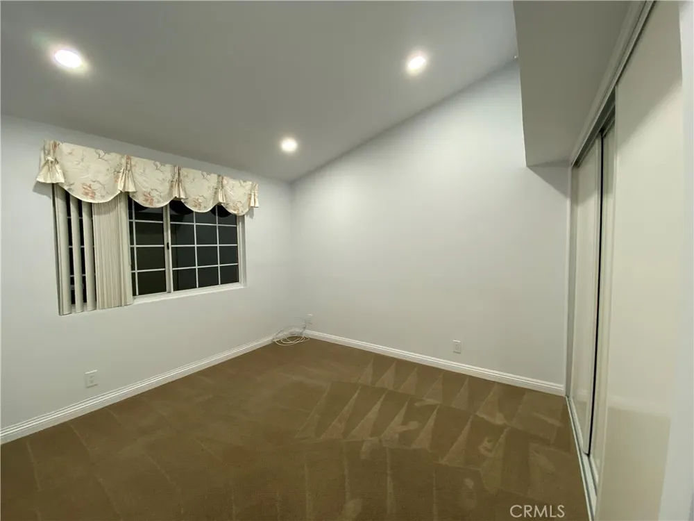 5840 Valerie Woodland Hills, CA 91367